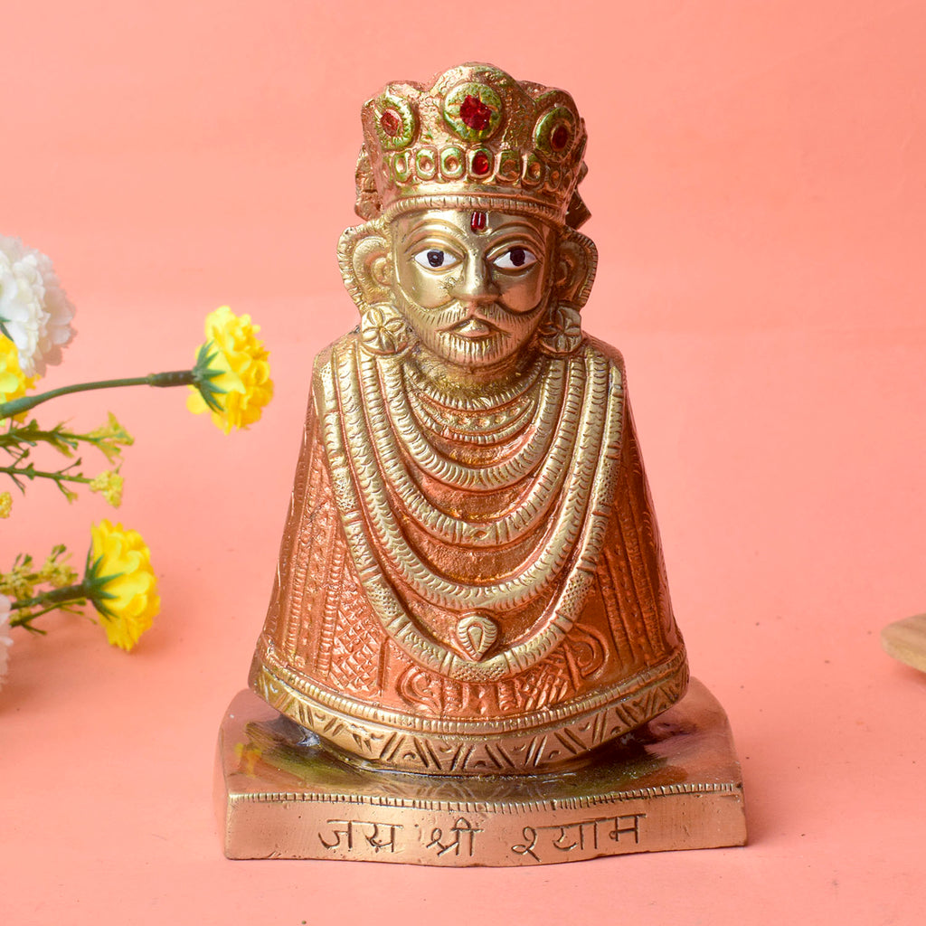  This 6.3-inch Khatu Shyam idol is a symbol of divine grace, devotion, and spiritual protection. Crafted with exquisite detail, it beautifully captures the serene expression of Lord Khatu Shyam, a revered deity known for bestowing blessings of prosperity, health, and happiness upon his devotees. 