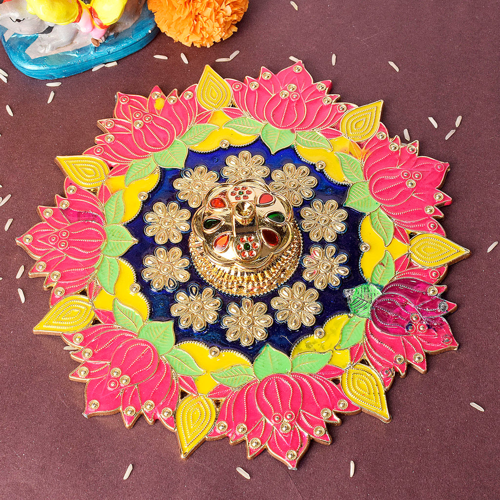 Flower Design Traditional Kumkum Holder – Intricately crafted kumkum box with floral pattern, ideal for storing sacred sindoor or roli during pooja rituals. 
India’s Largest Pooja Accessories Brand – www.satvikstore.in 