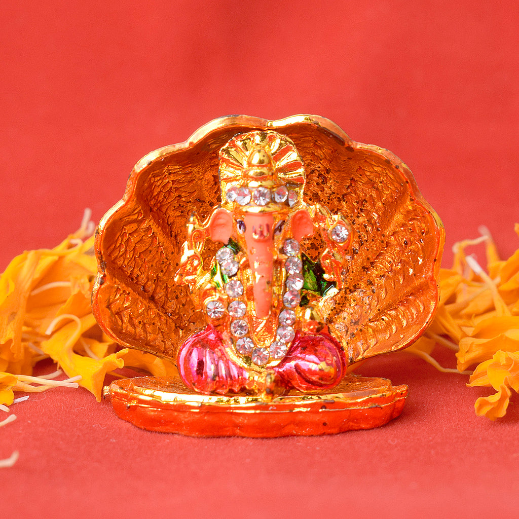  A beautifully designed Ganesh idol with seashells symbolizes prosperity, blessings, and spiritual harmony. Perfect for home decor and worship, this unique Ganesha statue combines artistic elements with a sacred touch. India’s Largest Pooja Accessories Brand – www.satvikstore.in 